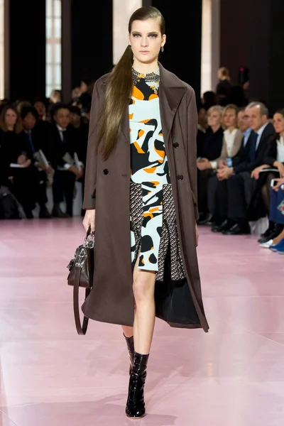 Look 15